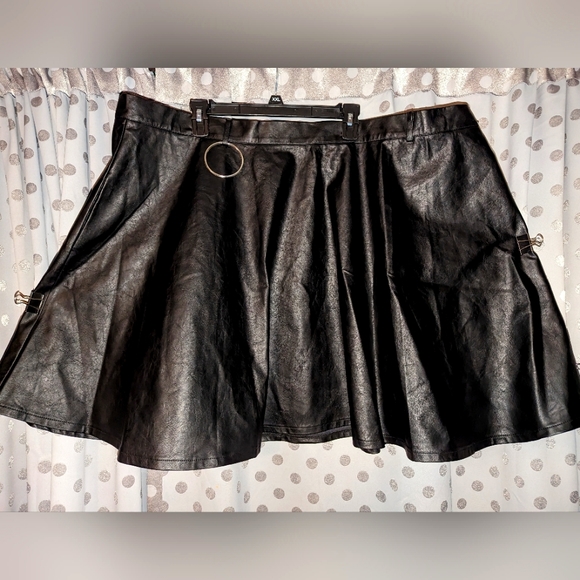 Hot Topic Dresses & Skirts - Hot Topic Skirt 5/5x/26-28